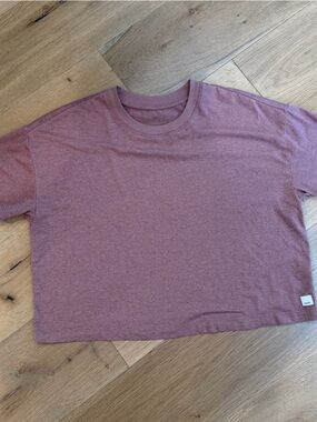 Vuori Short Sleeve Tee in Heather Mauve